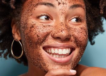 A Quick Look At How Clogged And Enlarged Pores Create Problematic Skin
