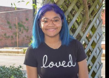 Father Disagrees With School’s Decision To Not Let His Daughter Walk In Graduation If Her Hair Is Not Dyed “A Neutral Color” – “Her Hair Is A Distraction”