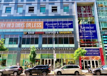 Tonique Clay Opens Biggest Black Woman-Owned Seafood Restaurant Franchise
