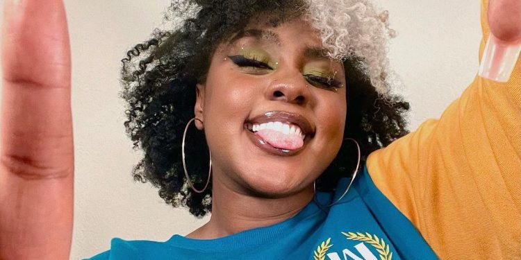 How To Do The Super Stylish Skunk Stripe Trend At Home— In 5 Easy Steps