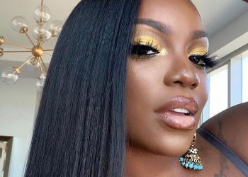 How To Apply False Lashes Like A Pro With These 3 Tips