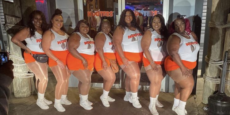 Viral Photo of Plus Size Women In Hooters Uniform Sparks Debate “This Would Make Me Go To The Gym”