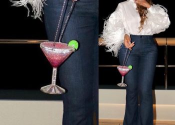 Are You Loving Beyoncé’s Martini Cosmopolitan Purse?