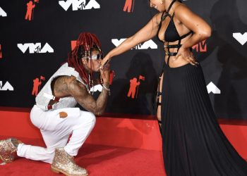 Ashanti Brought Nick Cannon To His Knees With Her VMA Look And We Aren’t Surprised
