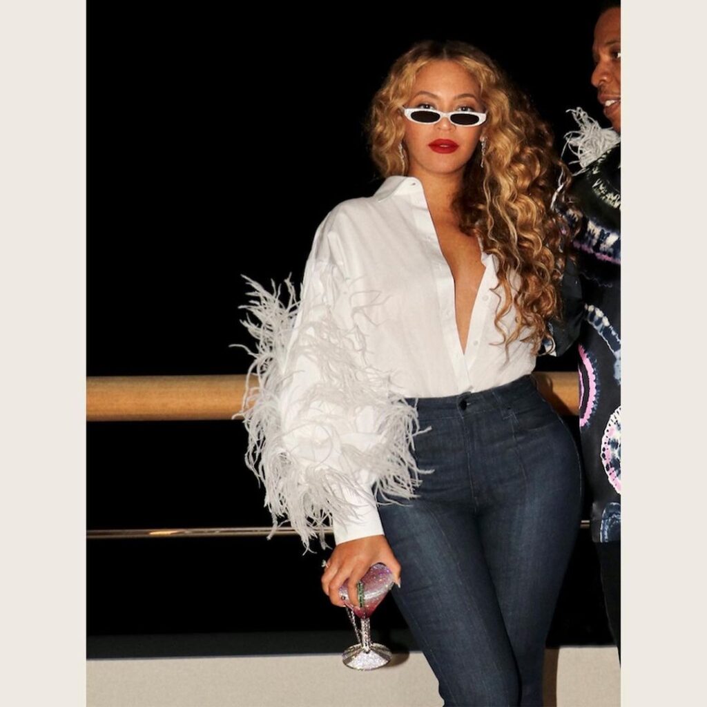 Are You Loving Beyoncé’s Martini Cosmopolitan Purse? - Emily CottonTop