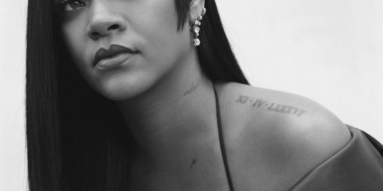 Rihanna Is Launching Fenty Perfume