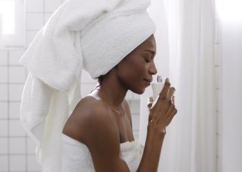 3 Tips To Smelling Good All Day By Layering Your Perfume And Lotion The Right Way