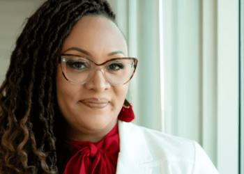 Eye Surgeon’s Magnetic Lash Brand Lands Her $100,000 Shark Tank Deal