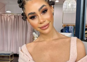 How To: Bantu Knots For A Quick Weekend Protective Style