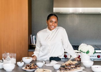 This 28 Year Old Entrepreneur Went From Being Unemployed To Making Cookies That Everybody Wants To Taste (Even Issa Rae!)