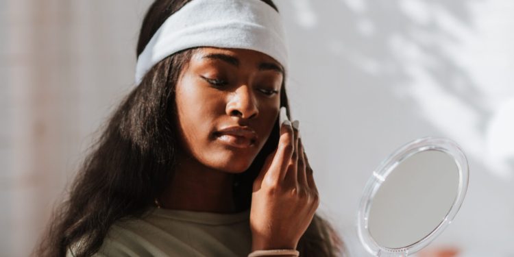 Finally Get Rid Of Those Stubborn Under-Eye Bags With These 3 Super Effective Creams