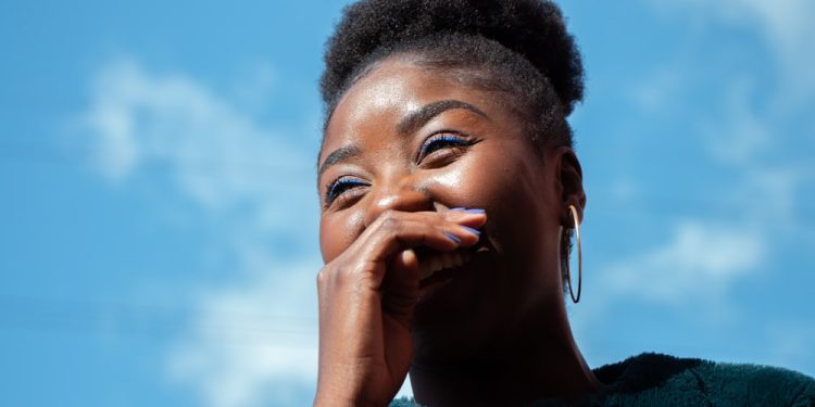 Try This Quick Afternoon Wellness Routine To Get Out Of That Mid-Day Slump