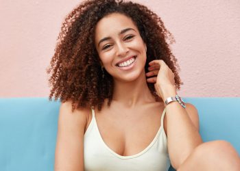 3 Natural And Easy Ways To Whiten Your Teeth At Home