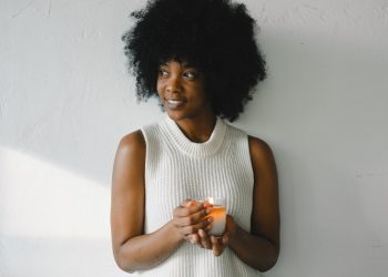 The Best Candle Scents to Uplift Your Mood