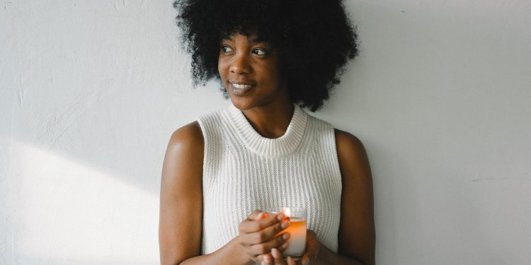 The Best Candle Scents to Uplift Your Mood