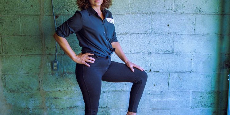 Check This Out, Ladies! This Black Woman-Owned Auto Repair Shop Doubles As A Beauty Salon!