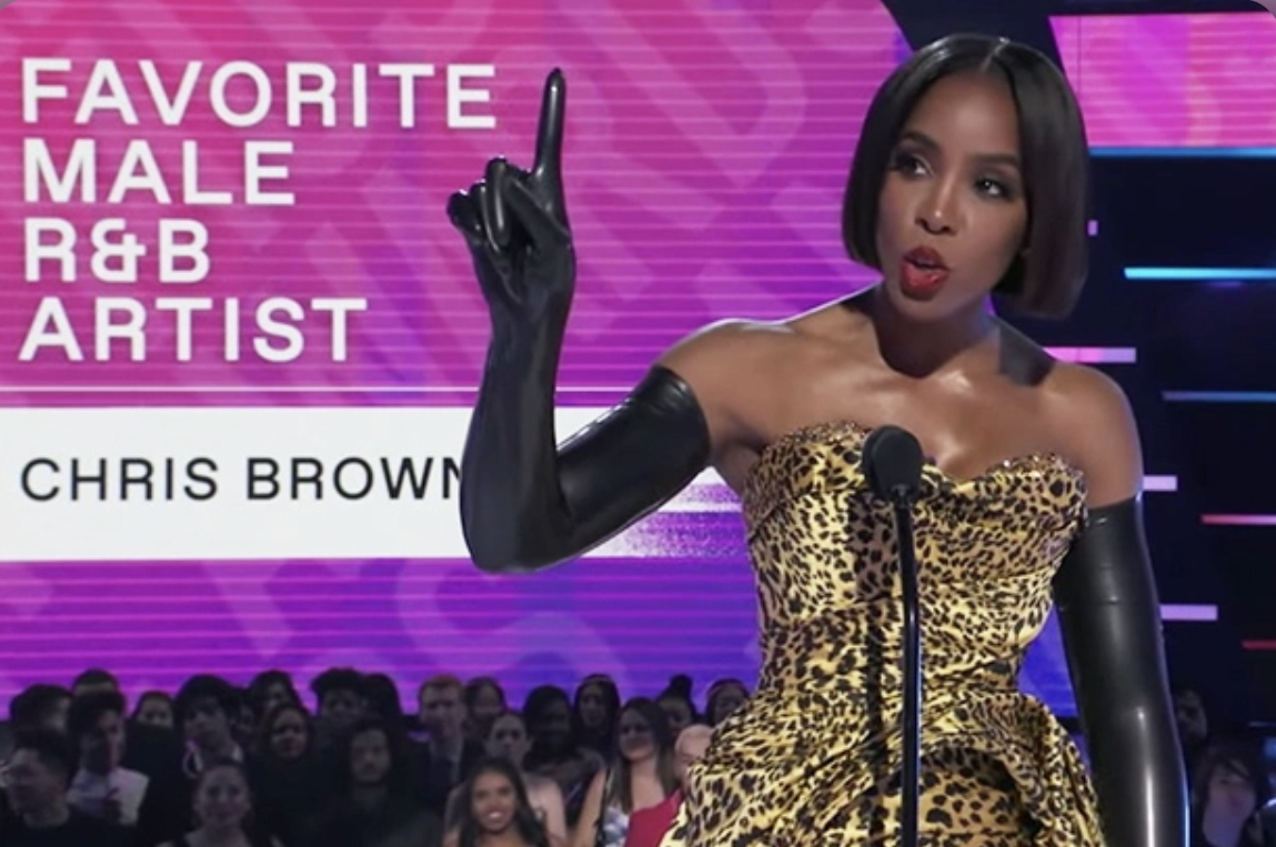 Kelly Rowland Trends After Showing Support For Chris Brown
After He Was Boo’ed For Winning An American Music Award