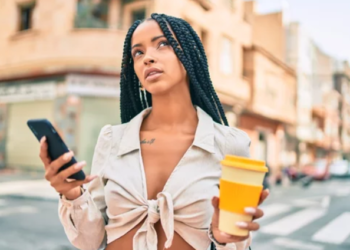 Black women, should we send the "Hey girlie" DM?