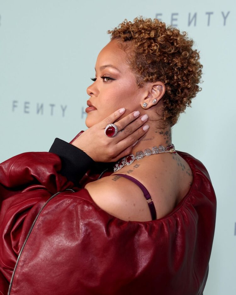 Rihanna natural curls