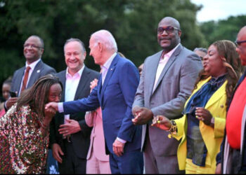 Billy Porter Trends After A Photo Of Him Kissing Joe Biden’s Hand At The White House Juneteenth Celebration Goes Viral