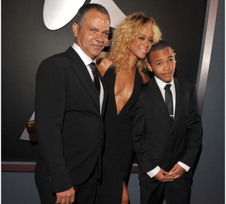 Rihanna her brother and her dad - Rihanna's dad passed away